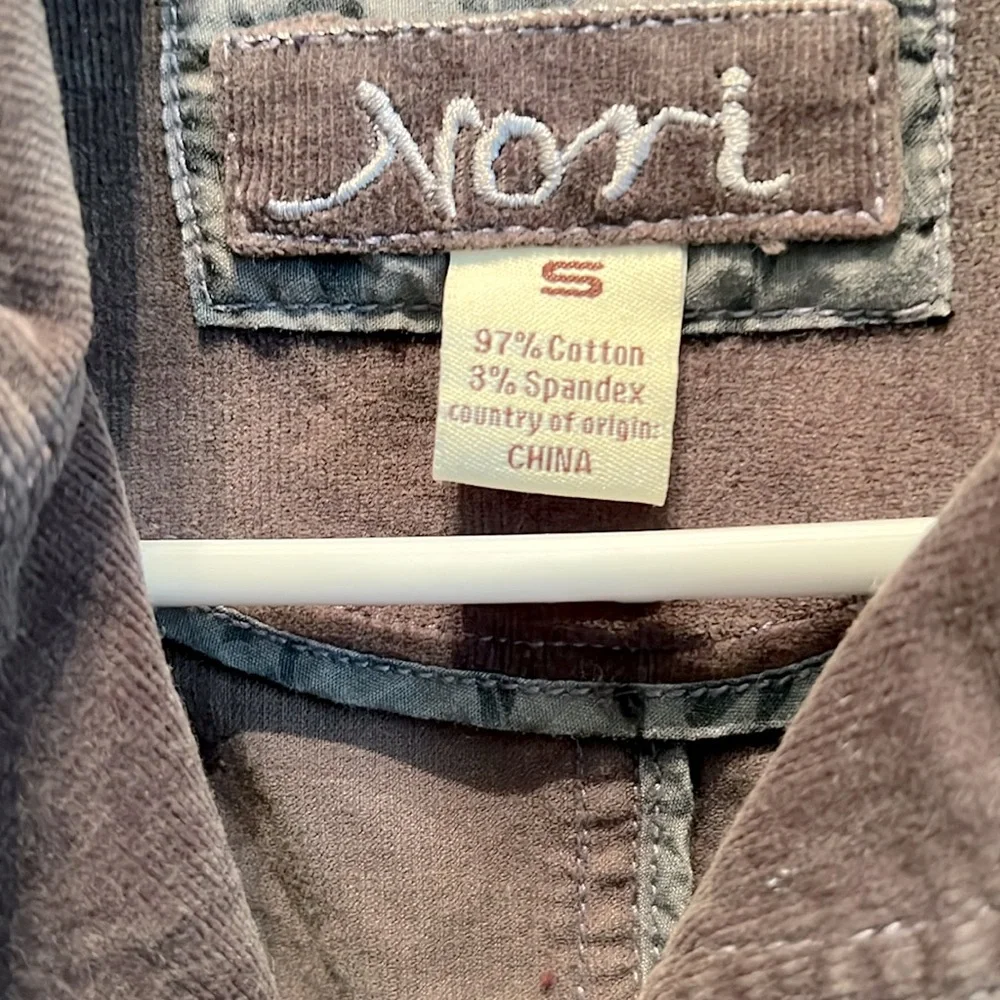 Nori Cropped Vintage Fine Cord Jacket. 97% Cotton and 3% Spandex - Picture 3 of 7